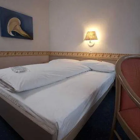 祖利法斯班德酒店