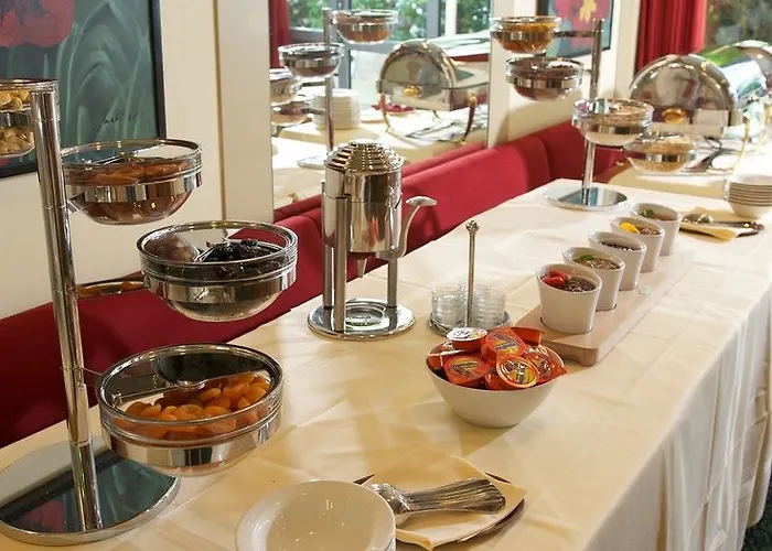 Zueri By Fassbind מלון