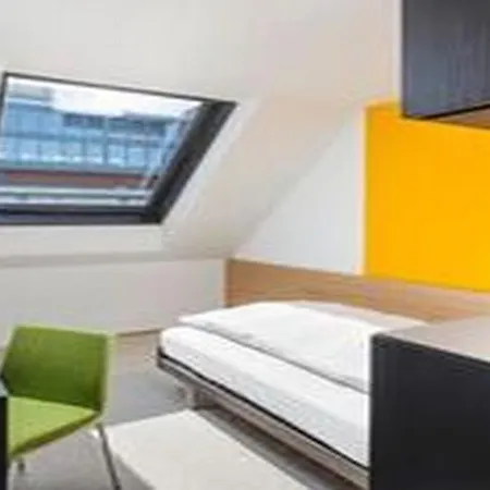 祖利法斯班德酒店 4*